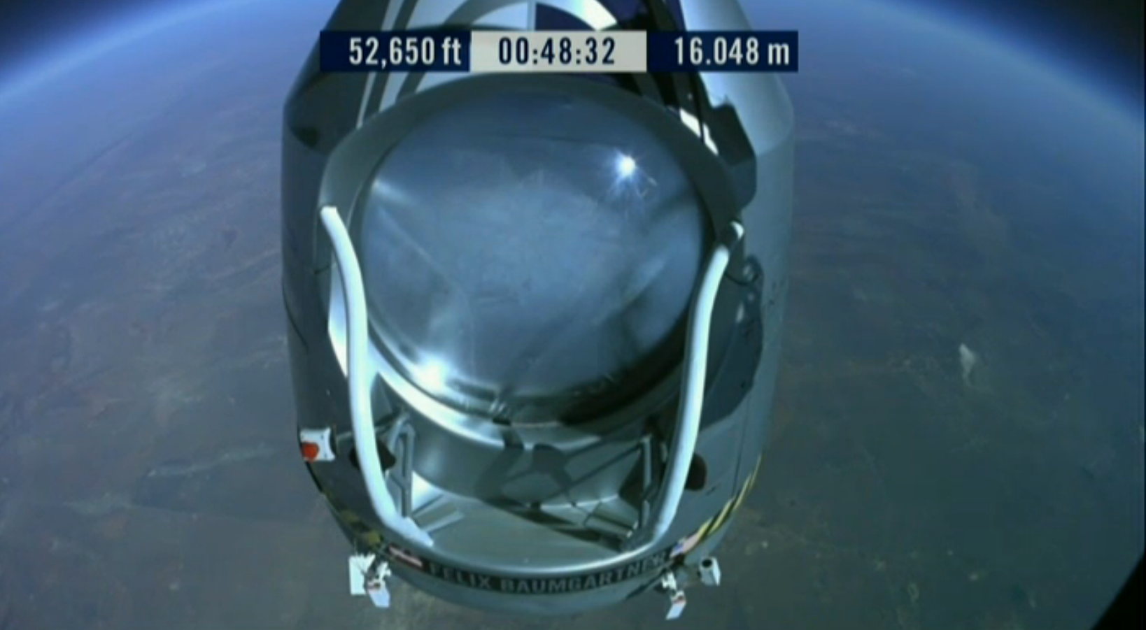 Vid 16 000 meter så går de igenom vad som händer vid Felix hopp. Vid 16 000 meter så går de igenom vad som händer vid Felix hopp.